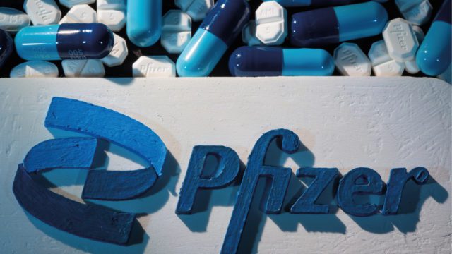 Pfizer autorizará versión genérica de su píldora contra Covid-19 en 95 países