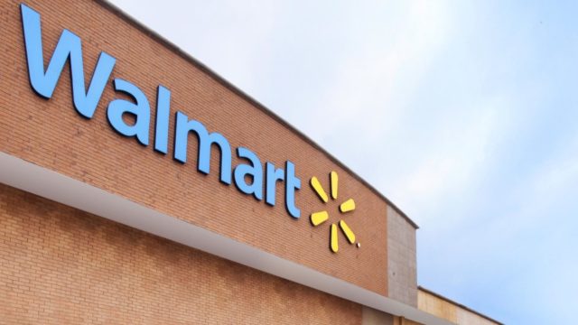 Walmart entra al negocio de gasolineras: pondrá estaciones afuera de sus tiendas