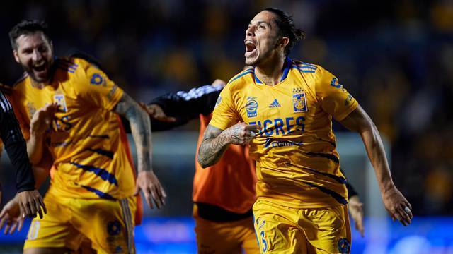 Carlos Salcedo dio positivo a Covid-19; se perderá el inicio del Clausura 2022