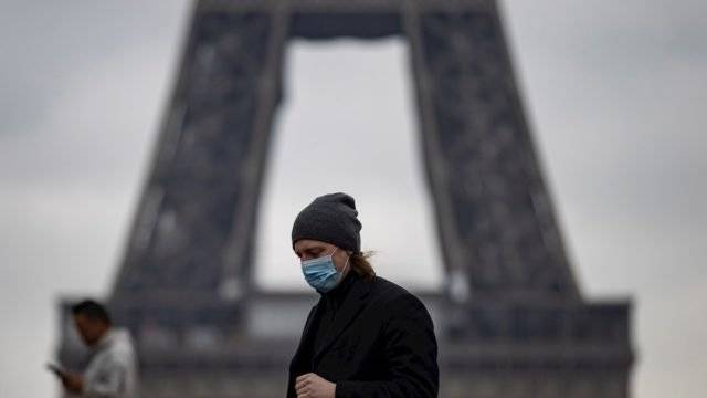 Legisladores franceses votarán pase de vacunación Covid-19 en medio de amenazas de muerte