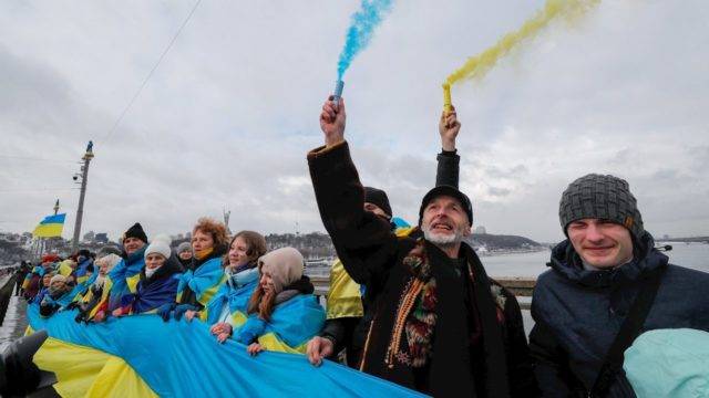 EU ordena evacuación de familiares de su personal diplomático en Ucrania