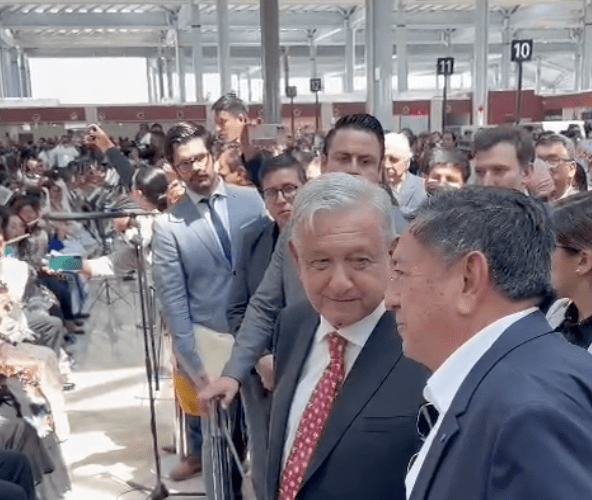 Michel Rodríguez acudió a la inauguración del AIFA y reunión con López Obrador.