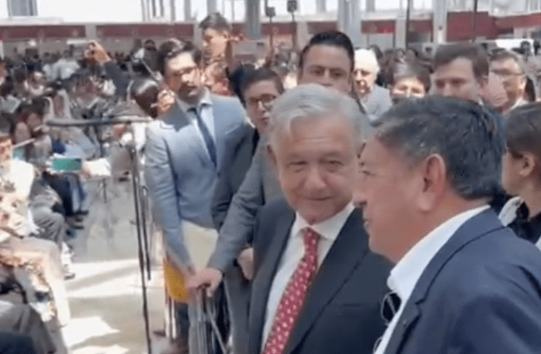 Michel Rodríguez acudió a la inauguración del AIFA y reunión con López Obrador.