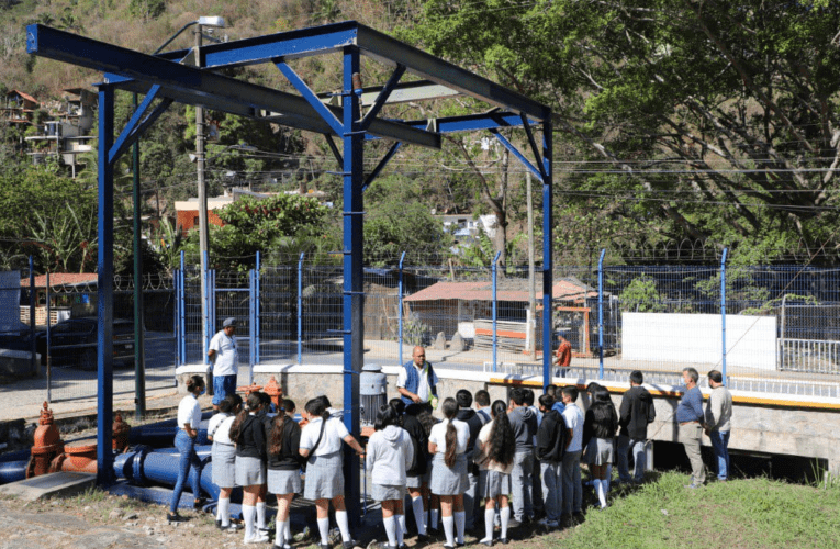 Visita estudiantil a planta potabilizadora en actividades por Día Mundial del Agua.