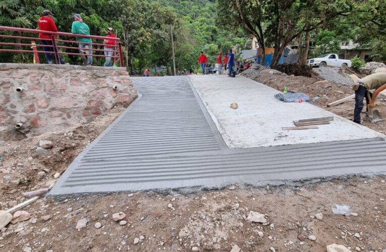 Avance en obras en Paso del Molino con el colado en concreto hidráulico en rampa.