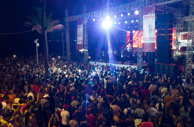 Con la “Explosiva Sonora Dinamita” celebran en el malecón los cuatro años del triunfo electoral del AMLO.