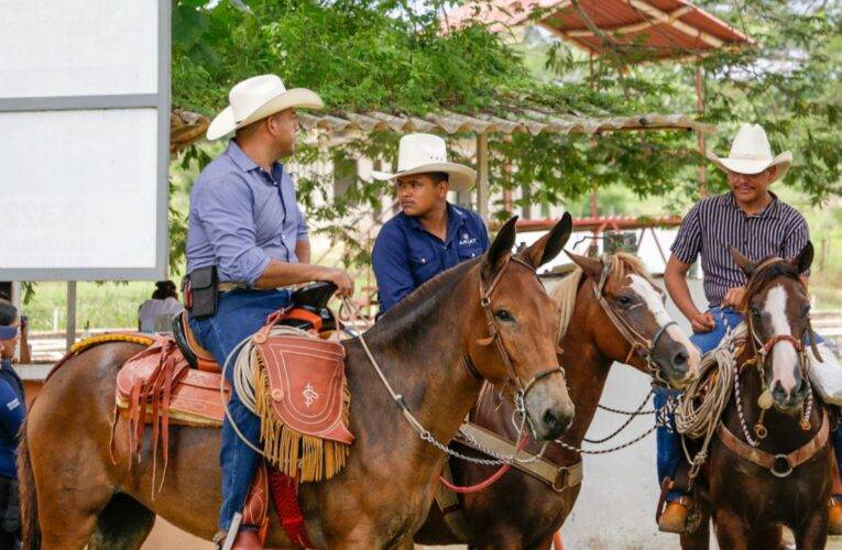 Regresó la tradicional “Paseada de El Colorado”.