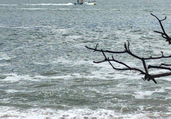 Buscan a chico desaparecido en playa de Cruz de Huanacaxtle.