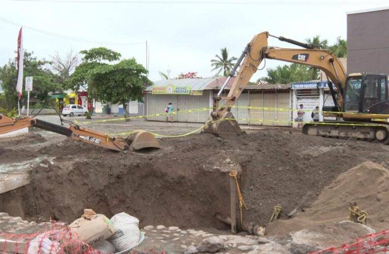 Repararán solo de noche calles importantes en Puerto Vallarta.