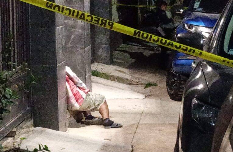 Descanse en paz, localizan el cuerpo de un hombre en la entrada de un domicilio en Las Juntas.